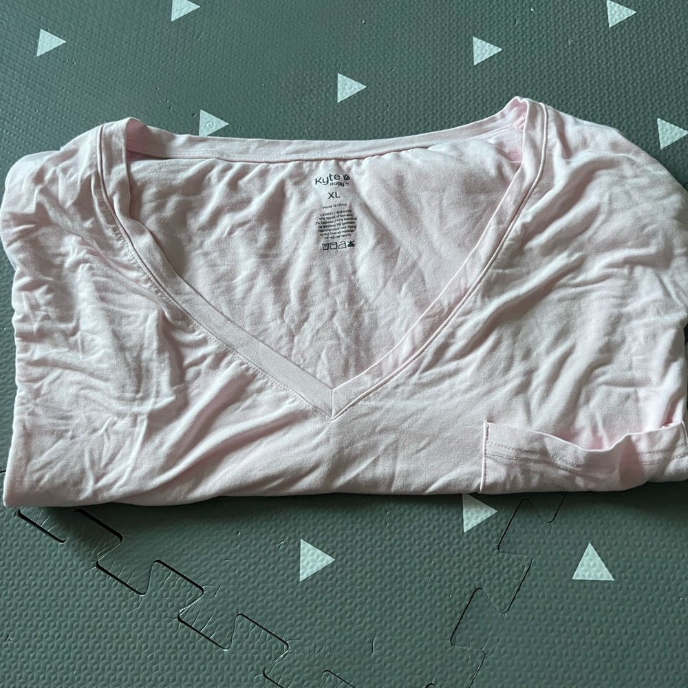 Kyte baby blush pink v neck